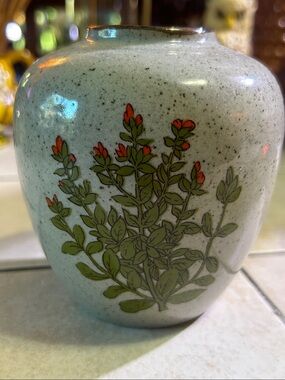 Vintage Takahashi Vase w/sticker on bottom